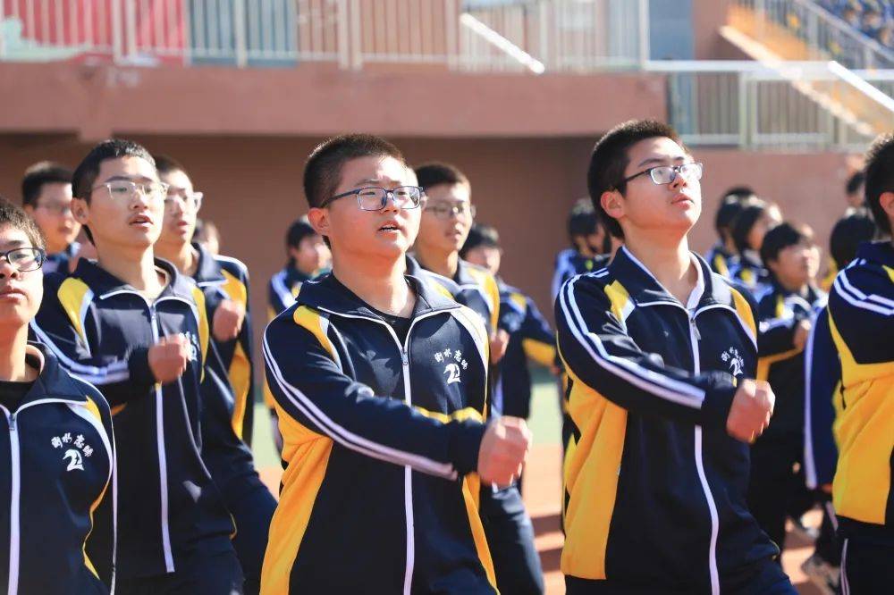 课间跑操健体魄青春步伐展风采安平志臻课间操贯穿了整个青春