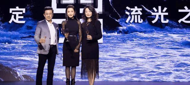 李冰冰49岁李冰冰晒照，大胆颠覆传统印象，又美又飒
