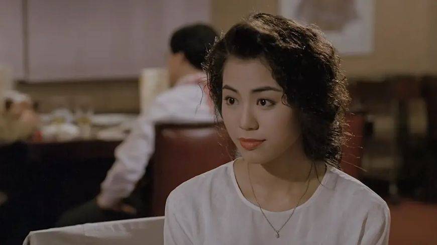 艳星陈雅伦晒龙凤茶楼旧照这部电影周星驰还在为她做配角