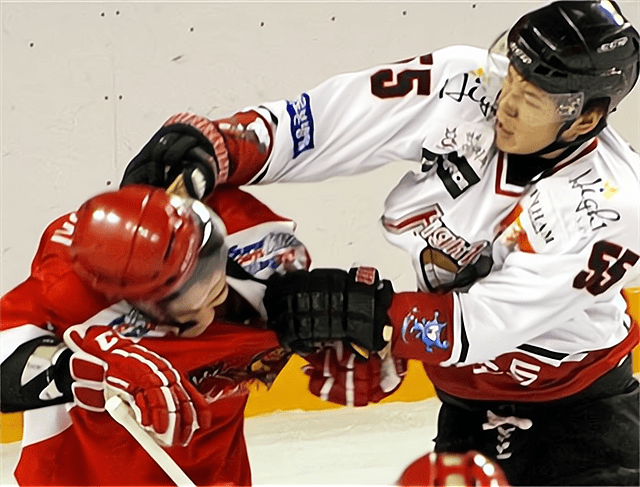 中国队暴揍韩国队教育台湾省,场下观众加油助威_龙之队_比赛_球员