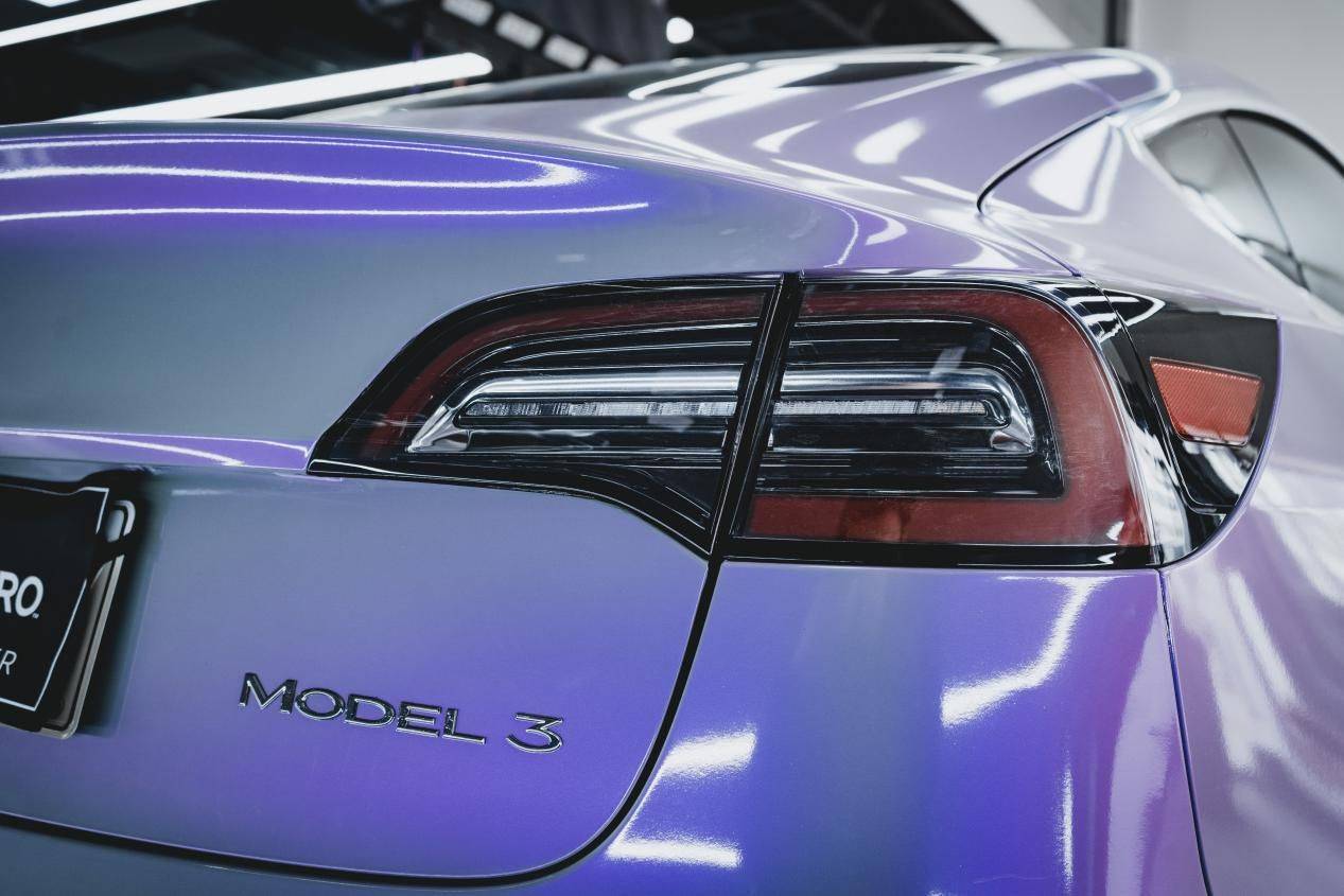 天津汽车贴膜特斯拉model3梦幻灰魅紫改色案例分享