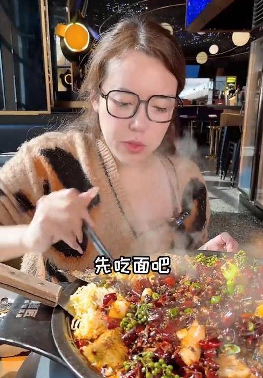 3000w粉丝的网红浪胃仙翻车网友本来讨厌现在换恶心了