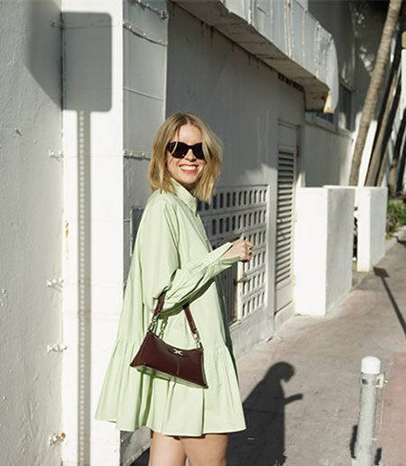 夏天 夏季短裙搭配图片 配什么上衣搭配街拍