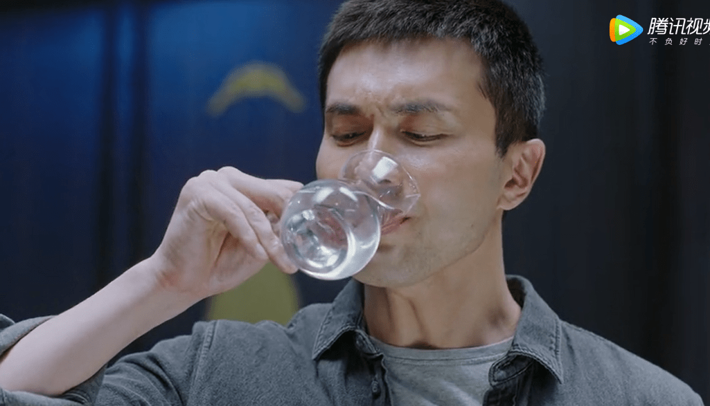 军旅|深夜收视破一！央视这部大剧一出，我被高伟光演的军旅硬汉帅到了！