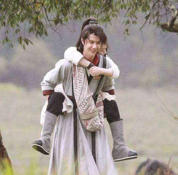 同因《陈情令》爆红,为何肖战半年无新作,而王一博日程满满?