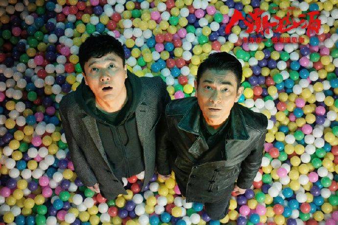 喜剧|5000万粉顶流，竟在《无名之辈》导演新片中演回当年的群演？？