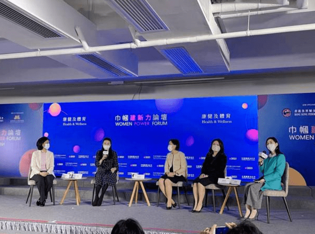 颜色 霍启刚带女儿亮相，小公主穿针织衫很朴素，夫妻俩从不富养女儿