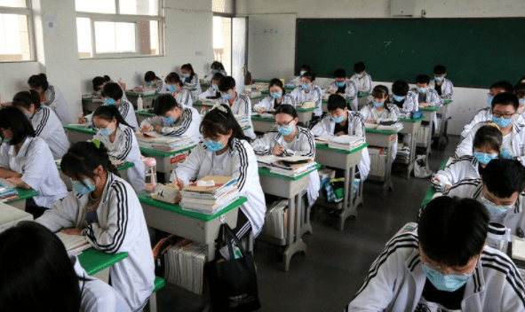 原创职高学生上课状态被晒出听课的没有几个老师表示很无奈