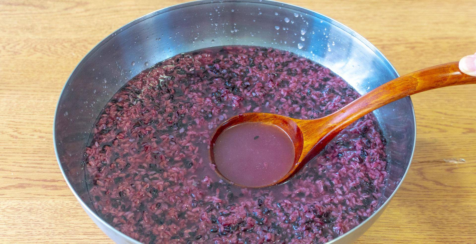 加入适量|爱美的女人，建议多吃“4红3黑2绿”，含铁量高，春季常吃气色好