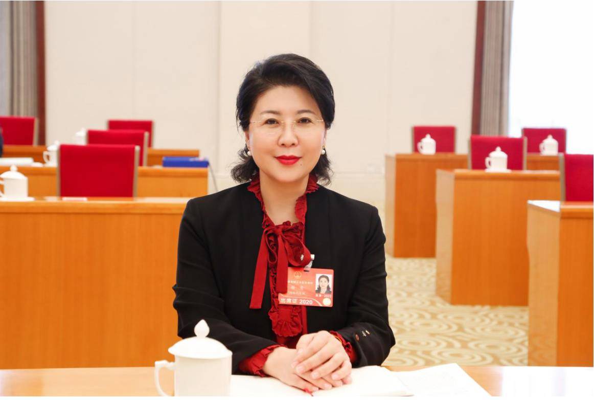 全国人大代表杨莹玫瑰产业助力乡村振兴让每一户农民受益