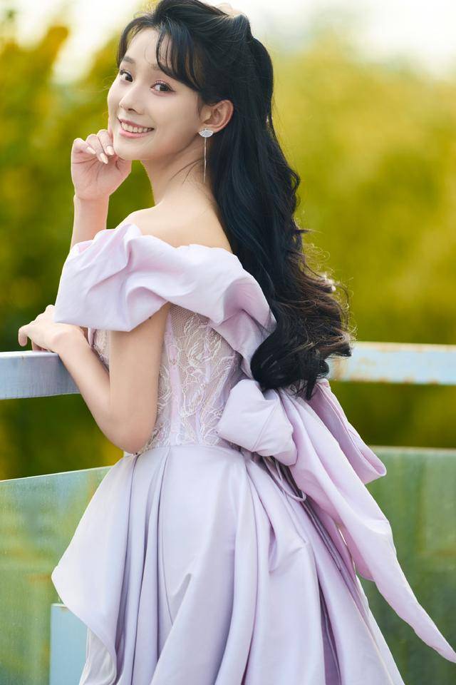 横店|快报，于正旗下艺人鲁照华，7日抵达横店，8日在读剧本