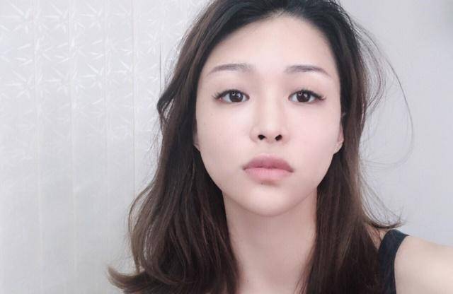 地摊女人别太“勤俭”，这四方面不能用廉价货，容易变老还拉低气质！