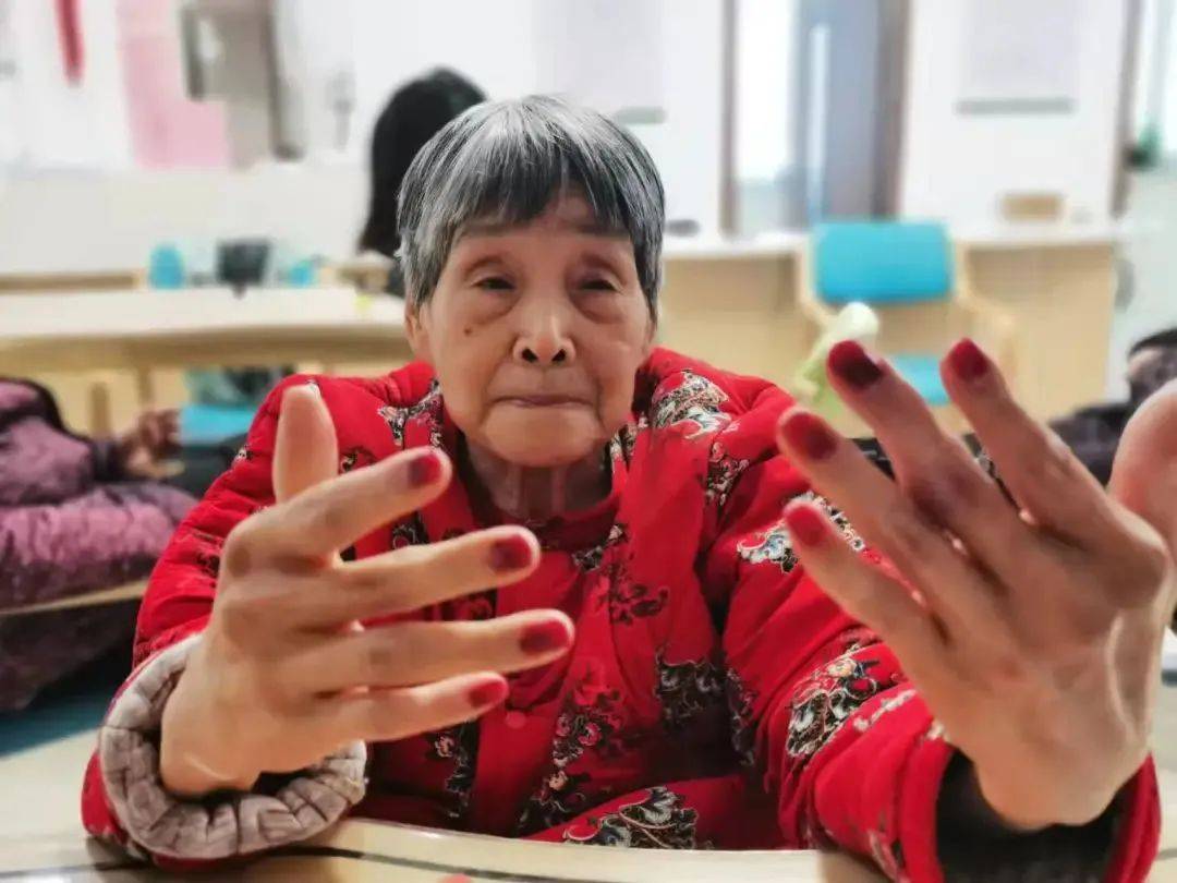 女神万和颐养苑女神节丨愿你芳华自在，愿你笑靥如花