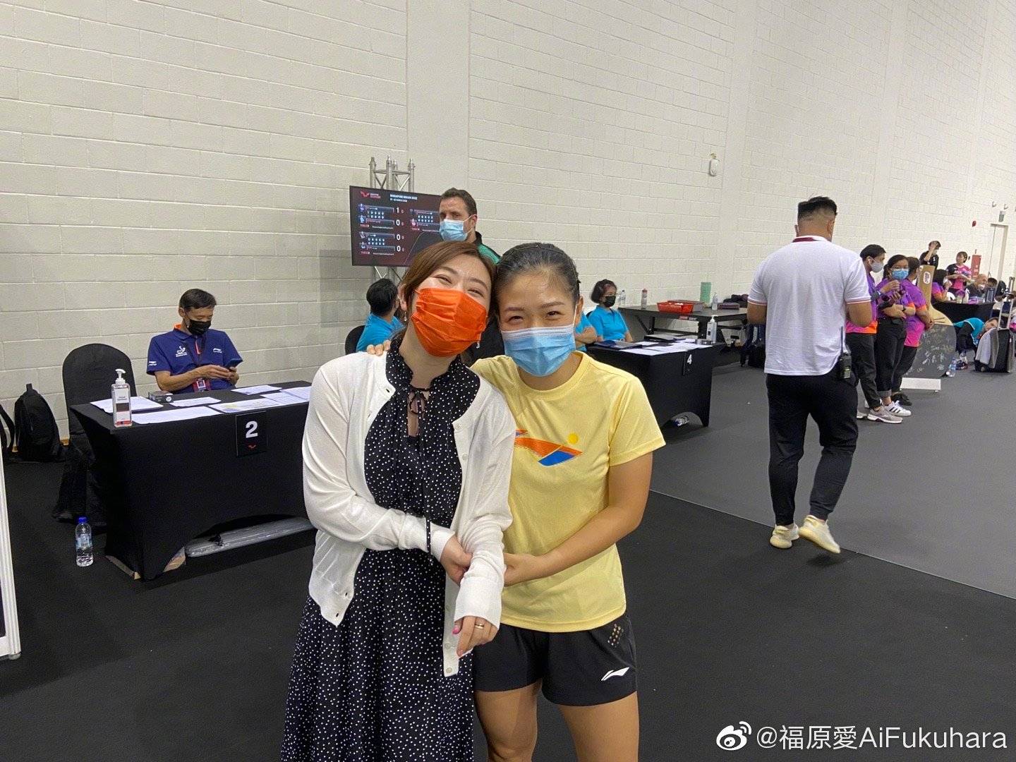 刘诗雯|福原爱刘诗雯姐妹会面！2女神比身高，手牵手闺蜜情太深了