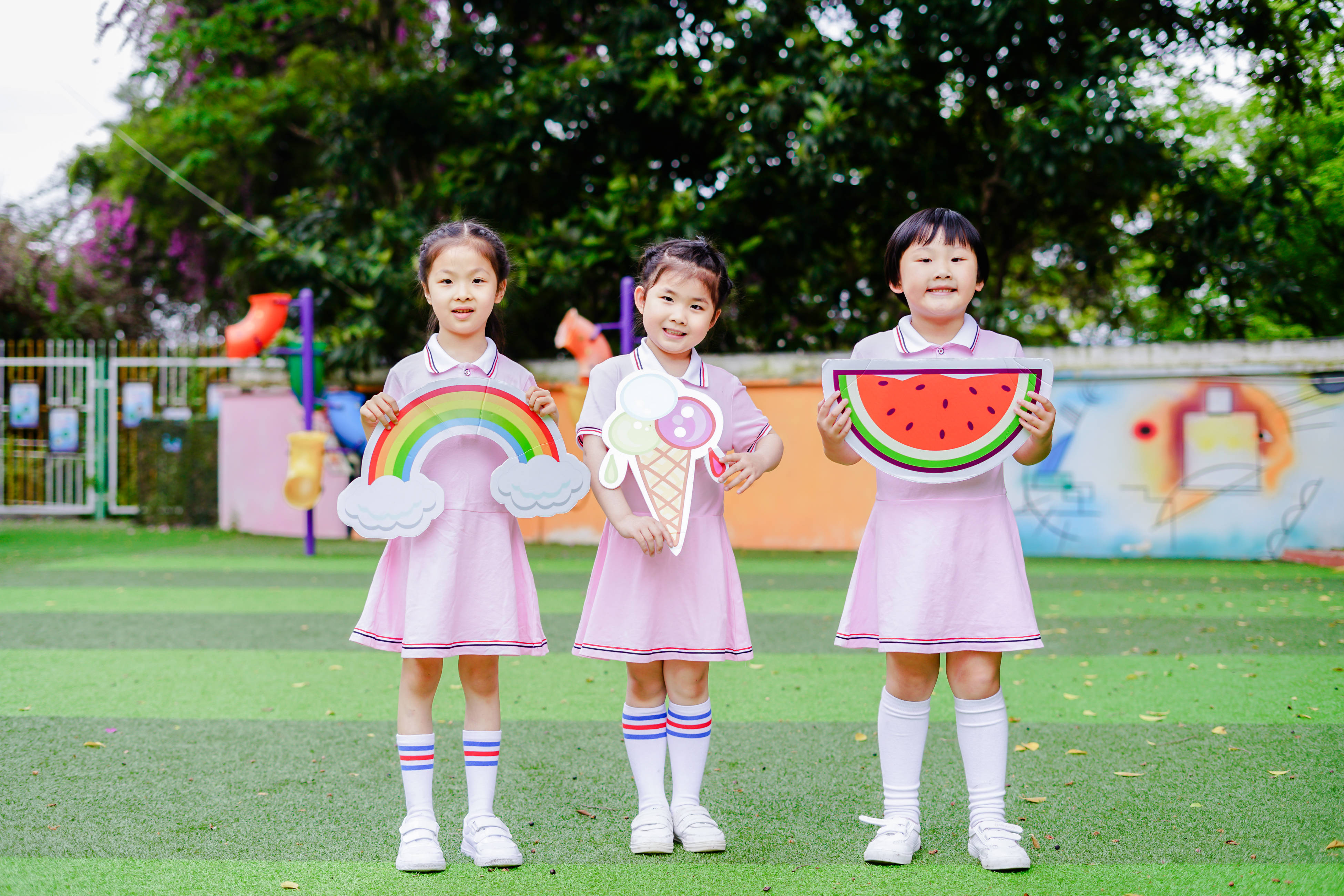 幼儿园小朋友集体照图片