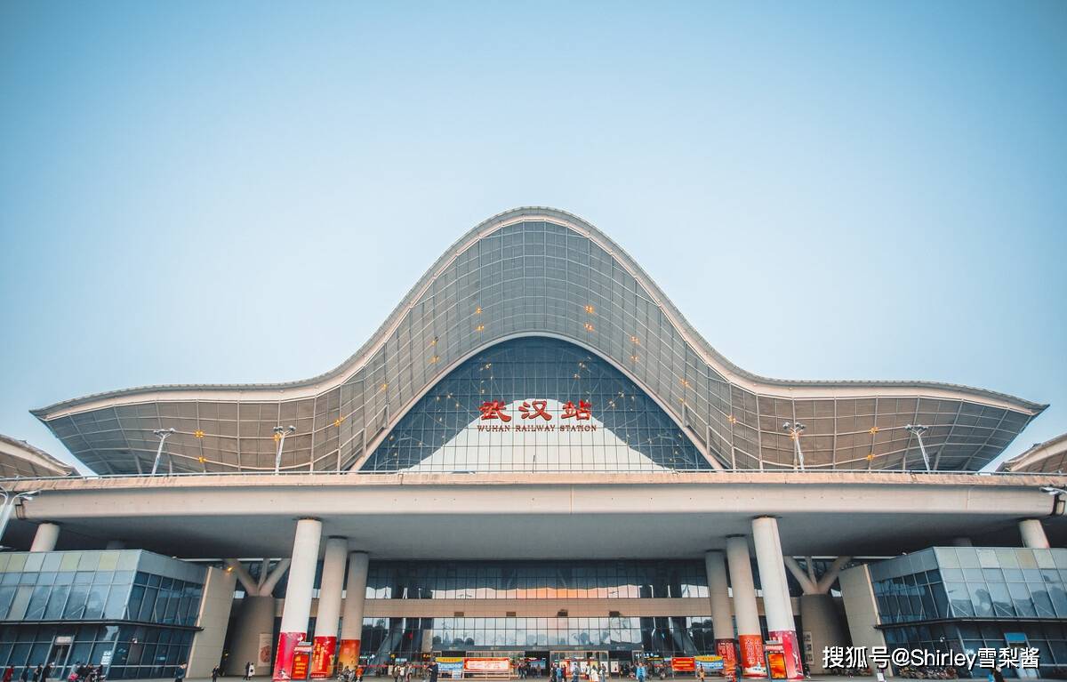 其实直到现在,武汉站建成已有12年;回首从动工,投入使用再到后来的