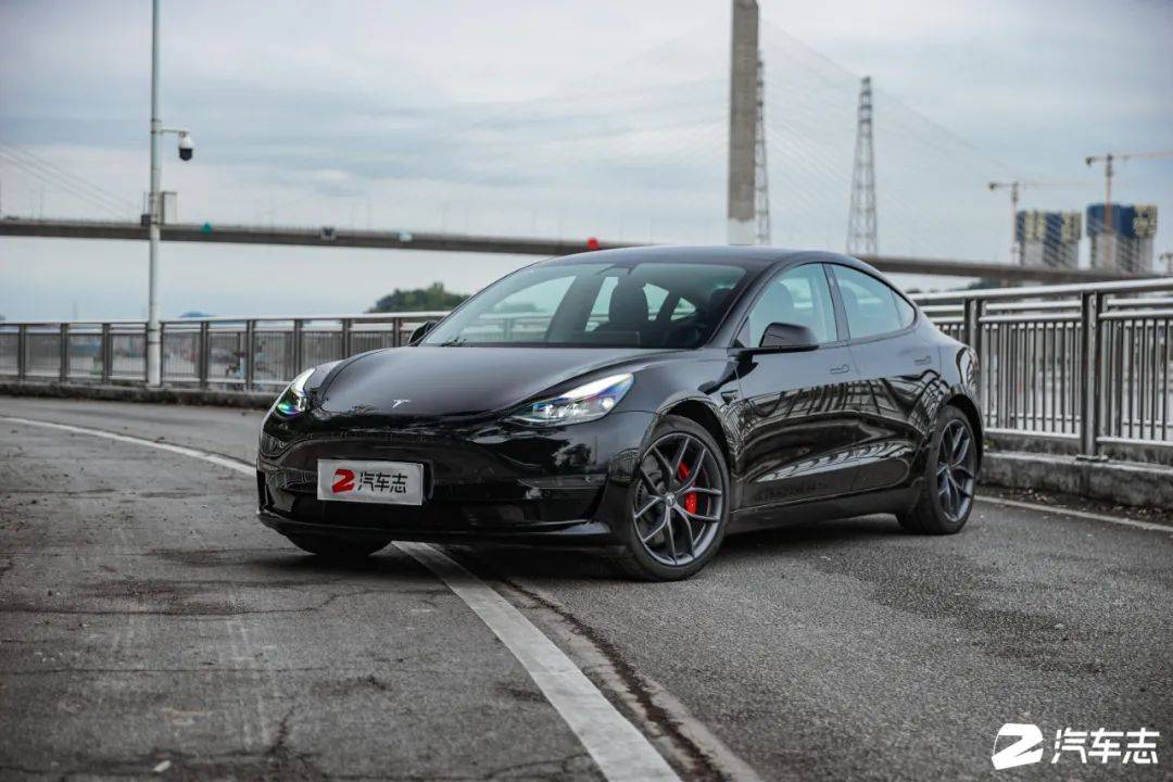 试驾特斯拉model3高性能版比钢炮们滑溜的线性最让人欲罢不能