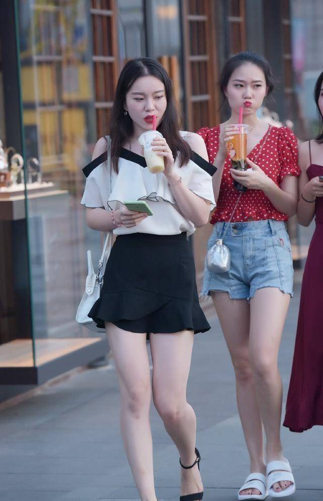 发型连衣裙穿出高级感，凸显惹人羡的身材，高贵气质尽显