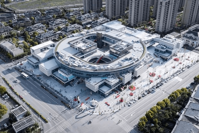 上海有一座"大型商场",开业仅1年时间,就变得冷冷清清_广场_才会好