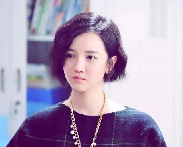 下巴5位“换头”成功付出代价的明星，鞠婧祎满脸硬伤，杨幂总是脸垮