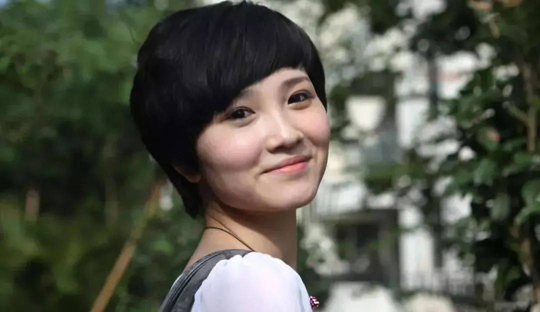 下巴5位“换头”成功付出代价的明星，鞠婧祎满脸硬伤，杨幂总是脸垮