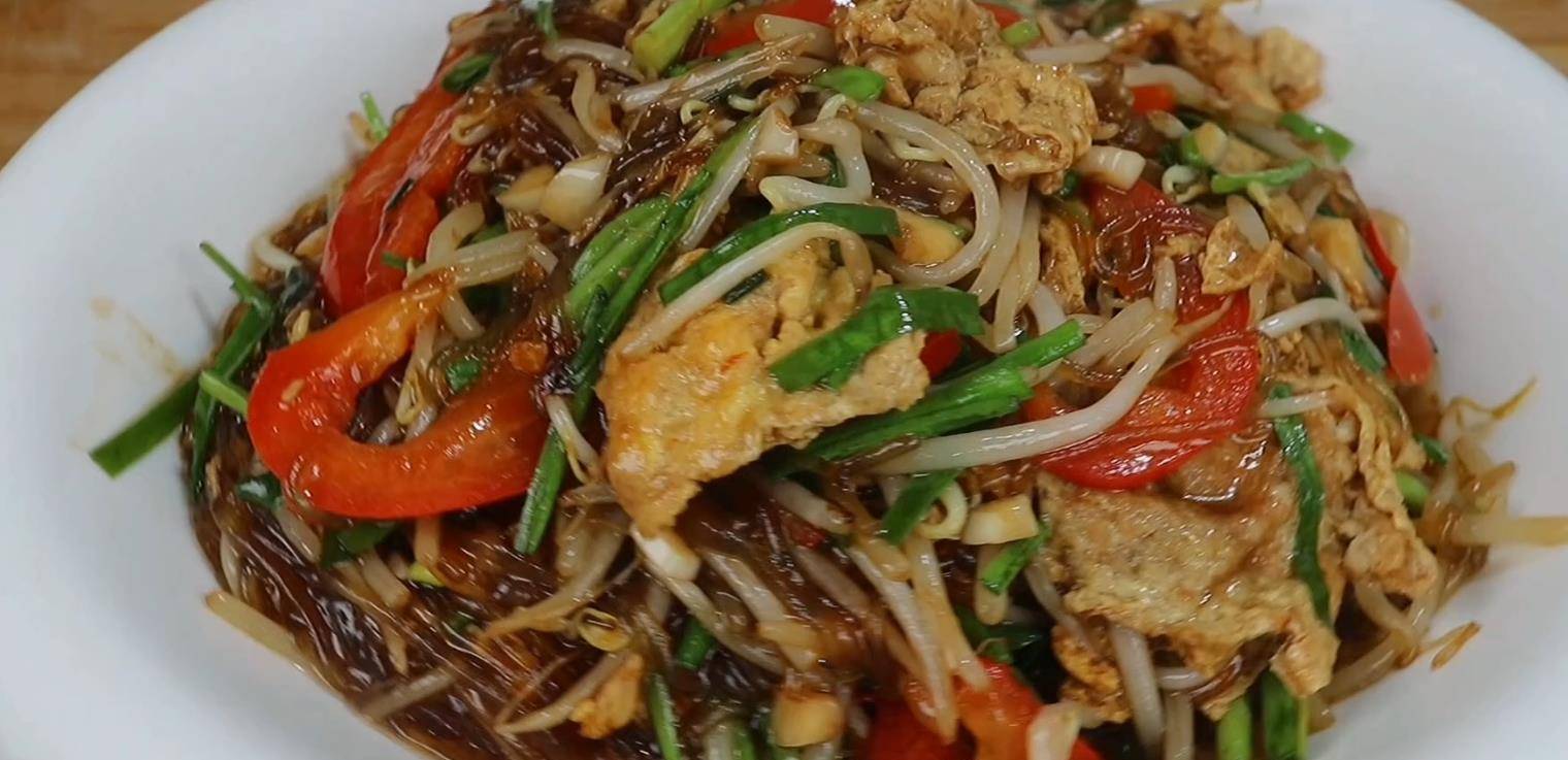 大厨果然厉害,2块钱成本,做了一道农家素小炒,做法简单超下饭_粉条