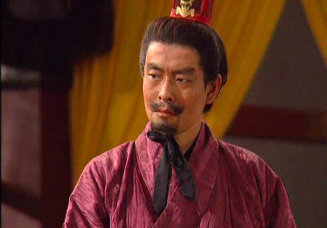 当时《三国演义》剧组,已经敲定濮存昕为诸葛亮的扮演者,他是人艺著名