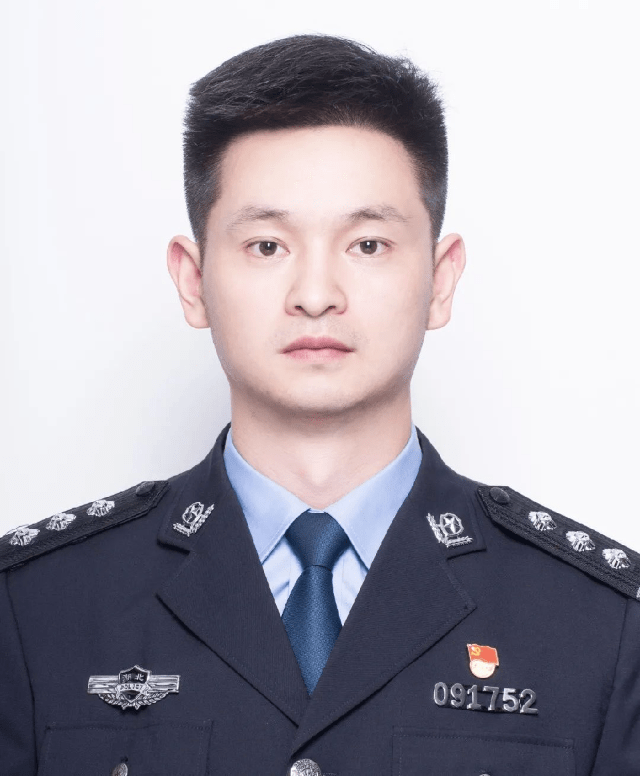 人物介绍 ·谭伟,2008年参加工作,先后在利川市6个乡镇从事基层公安