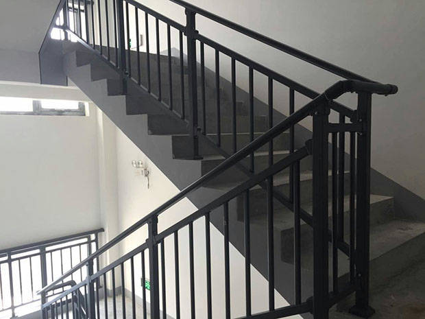 锌钢楼梯护栏成品保护是做油漆吗