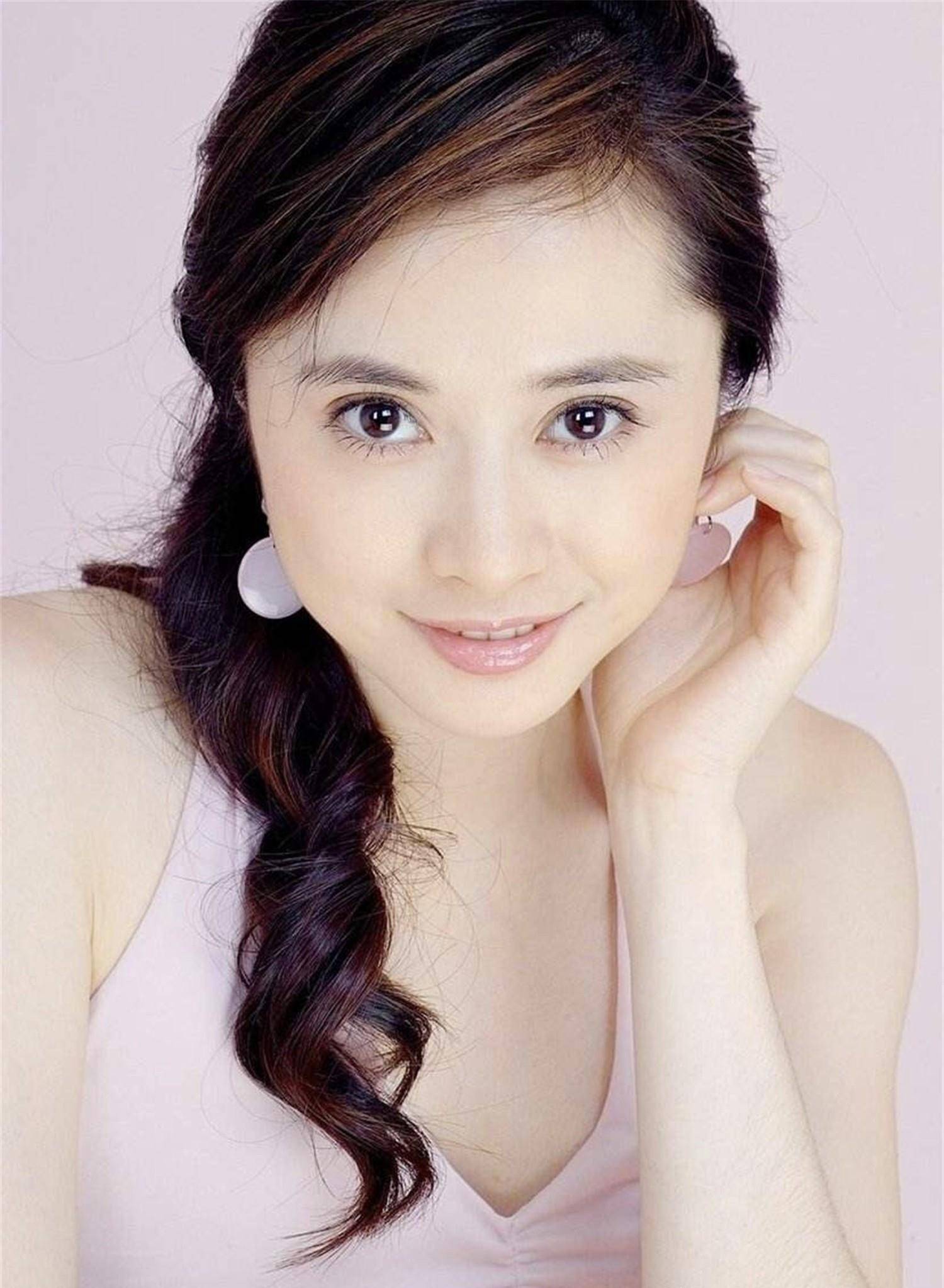历史上的今天12月2日_1975年何美钿出生。何美钿，中国女演员。