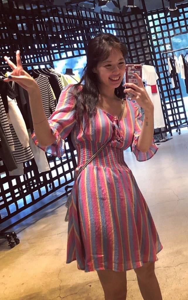 女王金泫雅颜值下降，纯素颜出镜嘴巴还肿得像吃了绝味，确定没丰唇？