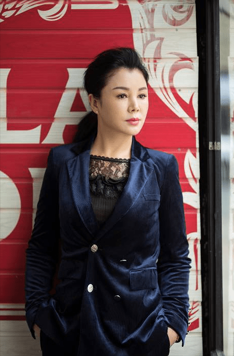 原创演员于小慧两段失败的感情让她苦不堪言儿子成为她唯一的依靠