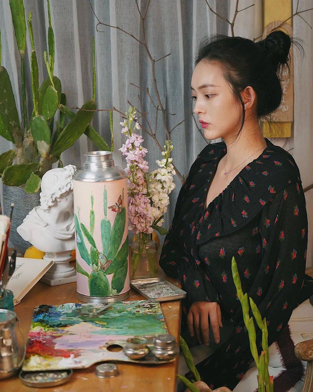 靠颜值当主播女网红,很多网友说她:她叫赵小黎愿意帮助别人的善良女孩