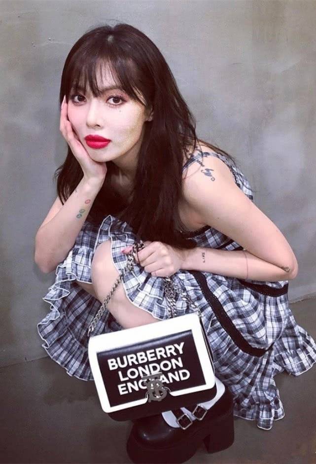女王金泫雅颜值下降，纯素颜出镜嘴巴还肿得像吃了绝味，确定没丰唇？