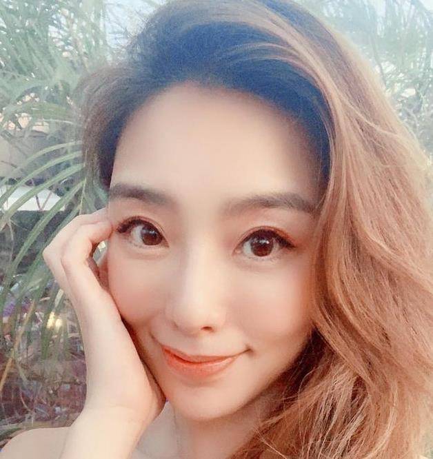 后来在各种娱乐新闻中,偶尔能听闻赖芊合感情方面的传闻,有人爆料说她