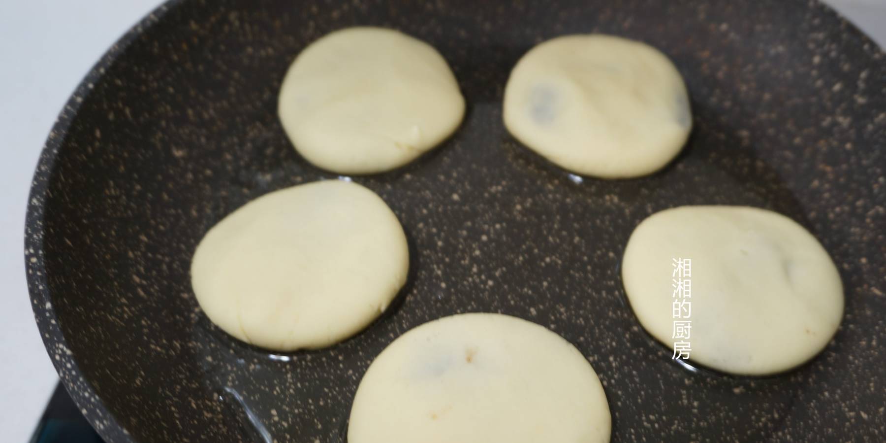 面团|早餐饼别总用小麦粉了,试试这样做,粘糯香甜,比炸糕还好吃