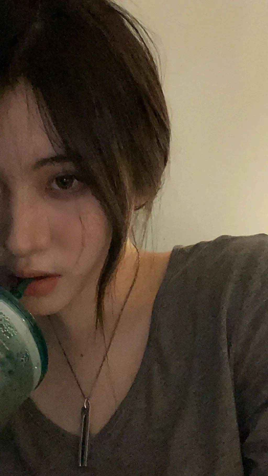 在风格上,妹妹会有一点偏欧美风.可以说是姐姐甜妹,妹妹辣妹了.