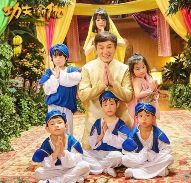 八卦爆料|阿拉蕾：4岁赚钱养弟弟，在没爱的环境带泪成长，懂事得让人心疼！