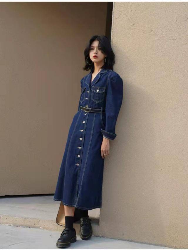 中性 深色系的牛仔连衣裙