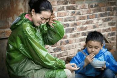 琼瑶和|被皇族婆婆当佣人？遭继子掌掴？“晴格格”王艳是人生大赢家！