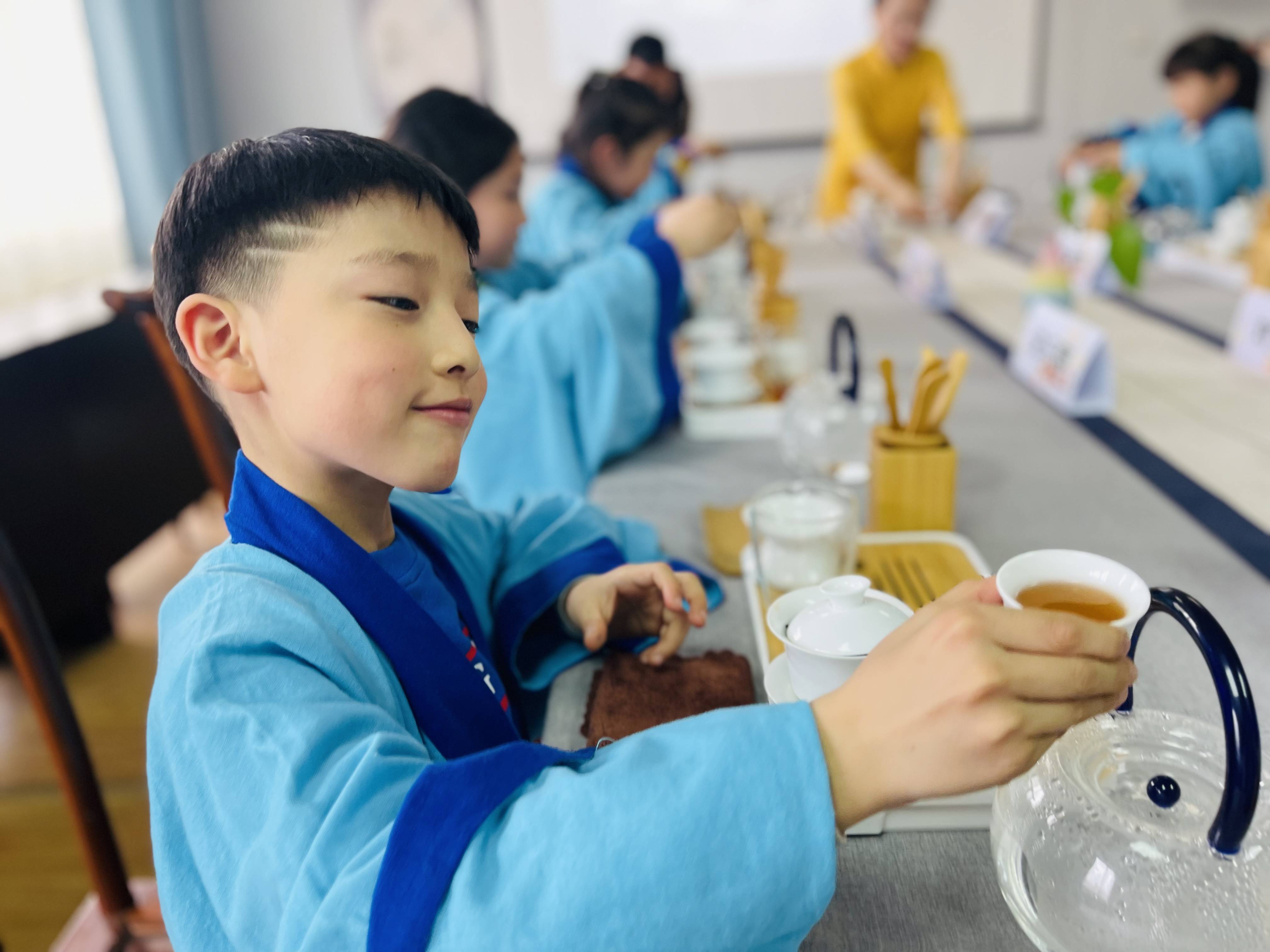 开启儿童茶文化知识启蒙,初体验行茶,泡茶等茶艺技能,学习中国茶文化