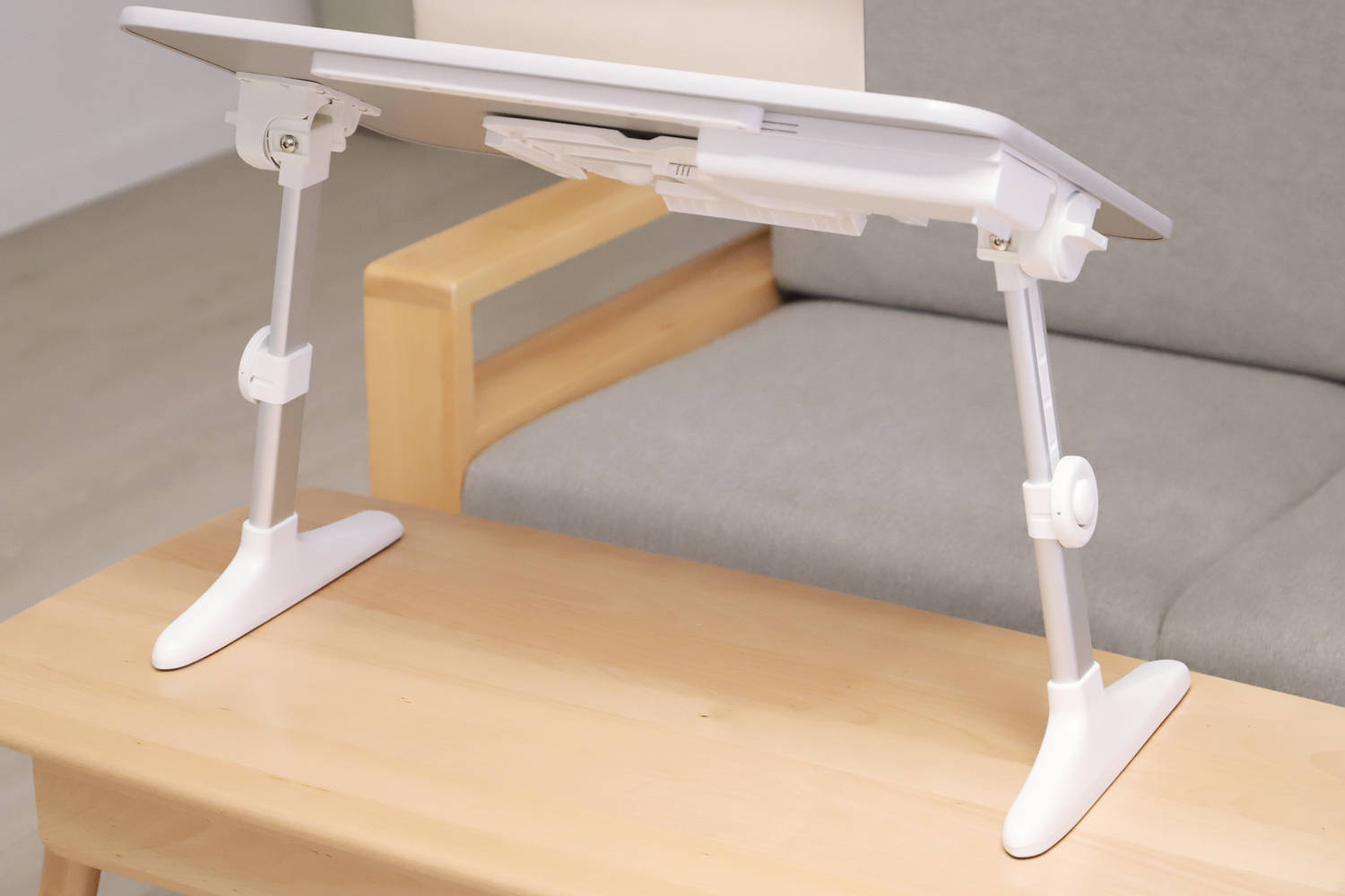 奥睿科折叠电脑桌,解锁多种办公休闲娱乐姿势_桌面_调节_切换