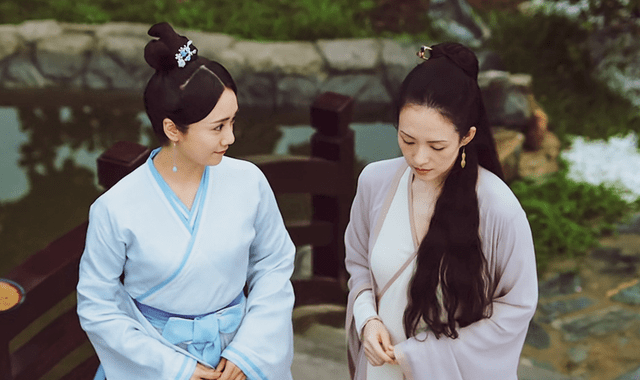 一面 章子怡太会打扮了!大波浪卷搭“阴阳裙”,气质优雅又高级