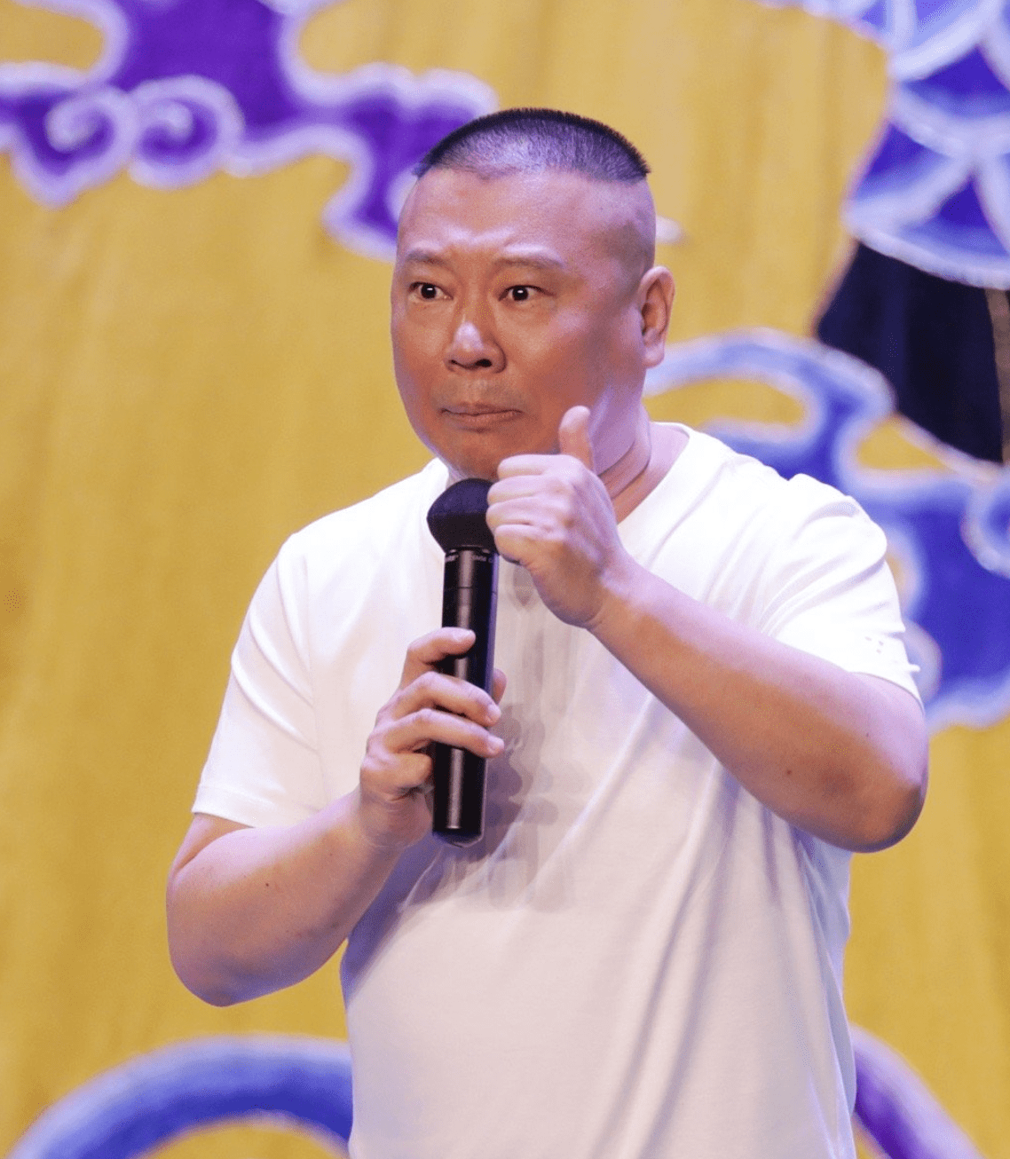 郭德纲空降三庆戏院郭麒麟栾云平等随行观众来着了值回票价