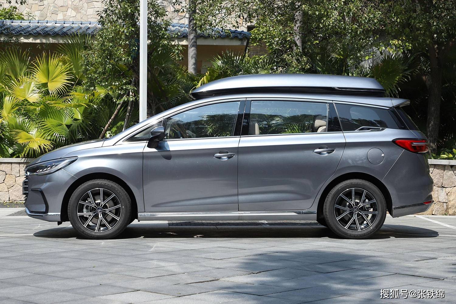 比亚迪宋maxdmi上市纯电续航可达105km67座布局1458万起