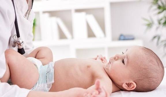 新生儿抚触的好处有哪些？分享具体操作手法 满足宝贝的好奇心-家庭网