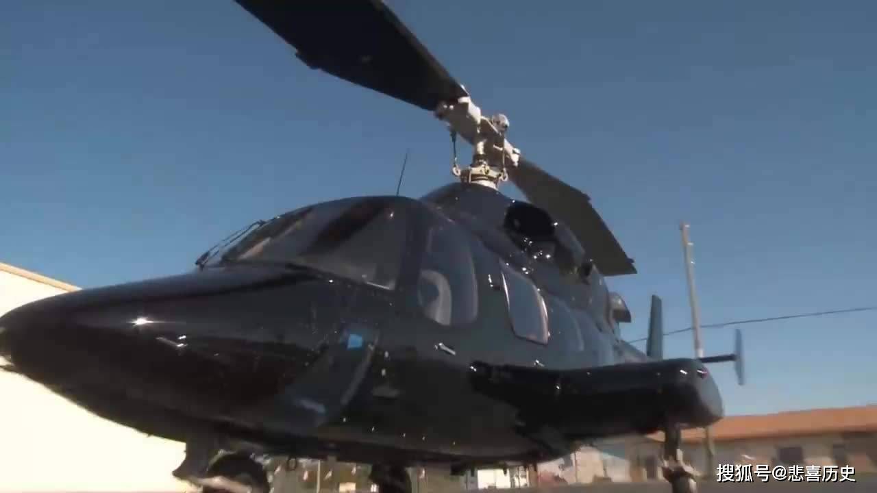 贝尔222直升机的旋翼系统采用两片旋翼桨叶,其桨毂为钛合金结构,旋翼