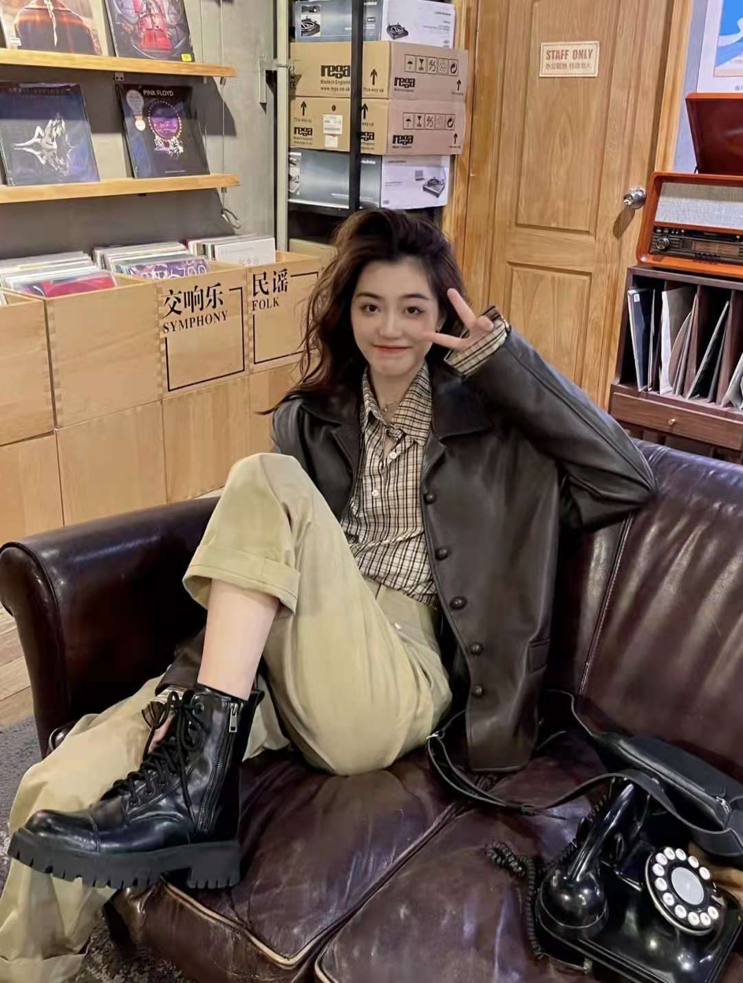 皮衣怎么搭配好看女图片