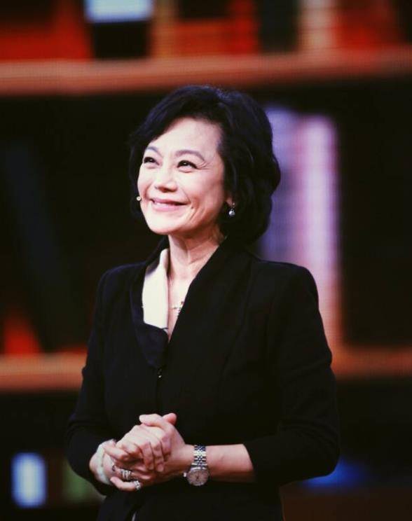 张艾嘉4段感情25岁嫁大16岁老公67岁内心似20岁