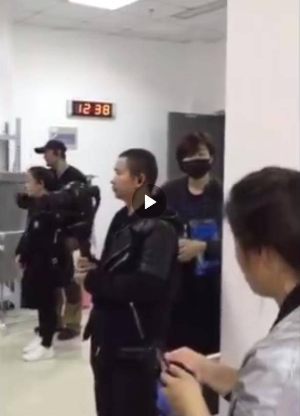 因为|为iphone6出道靠丑走红,后参加选秀被利用炒作,第一期就遭淘汰